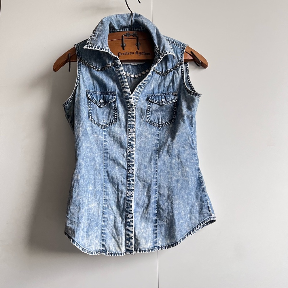2/25$***Buffalo David Bitton studded denim shirt